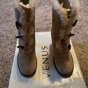 Venus boots
